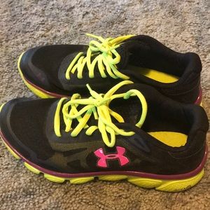 Under armor tennis shoes